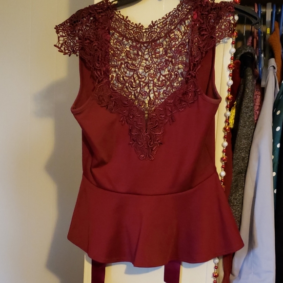 Perplum lace top - Picture 1 of 3